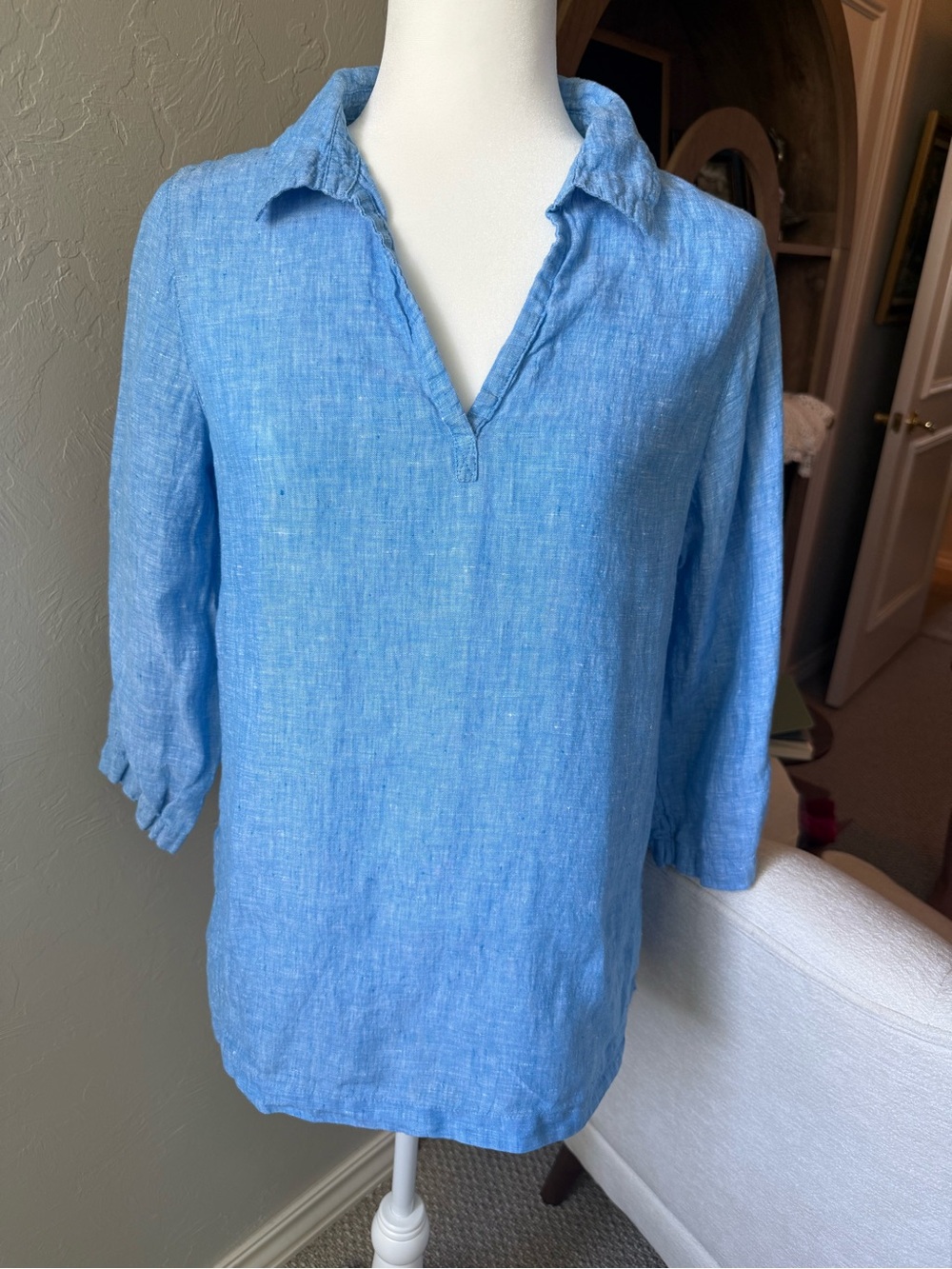 Tahari 100% Linen Light Blue V Neck Top 3/4 Sleeve M